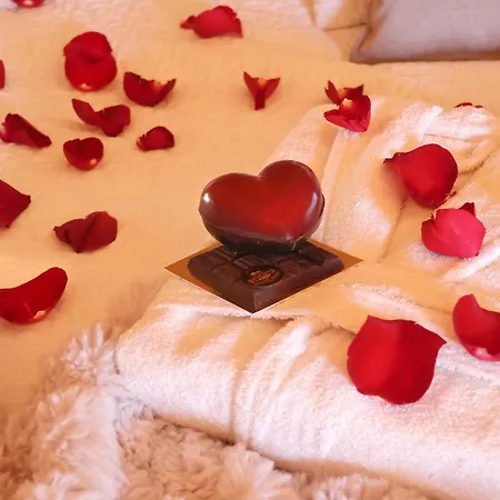 Le Cocon Des Cinq Sens - L'insolite بيت خشبي *